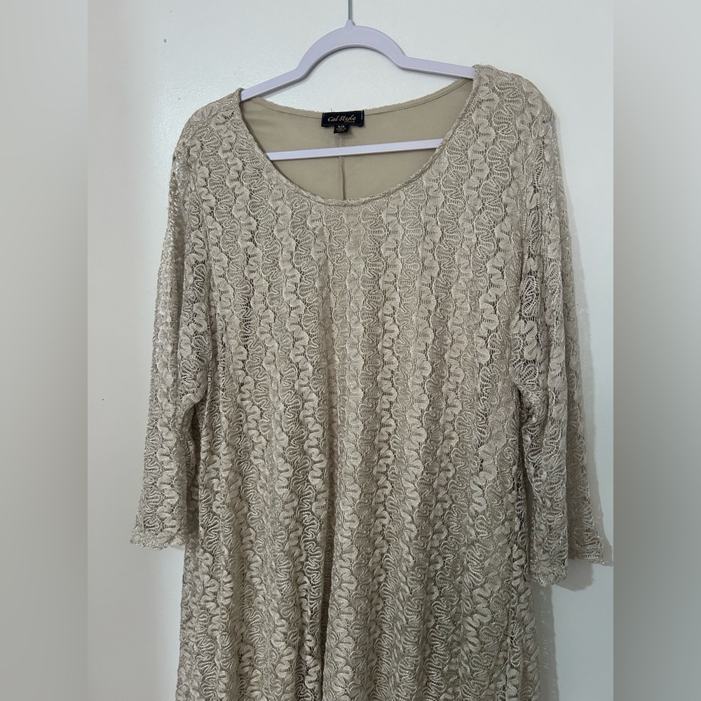 Chic Lace‎ Tunic in Cream - Picture 3 of 7